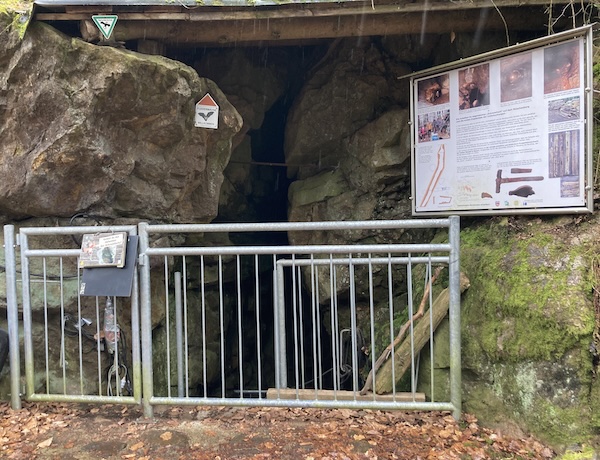 Die Schrazelhöhle am Bleschenberg Die Schrazelhöhle am Bleschenberg